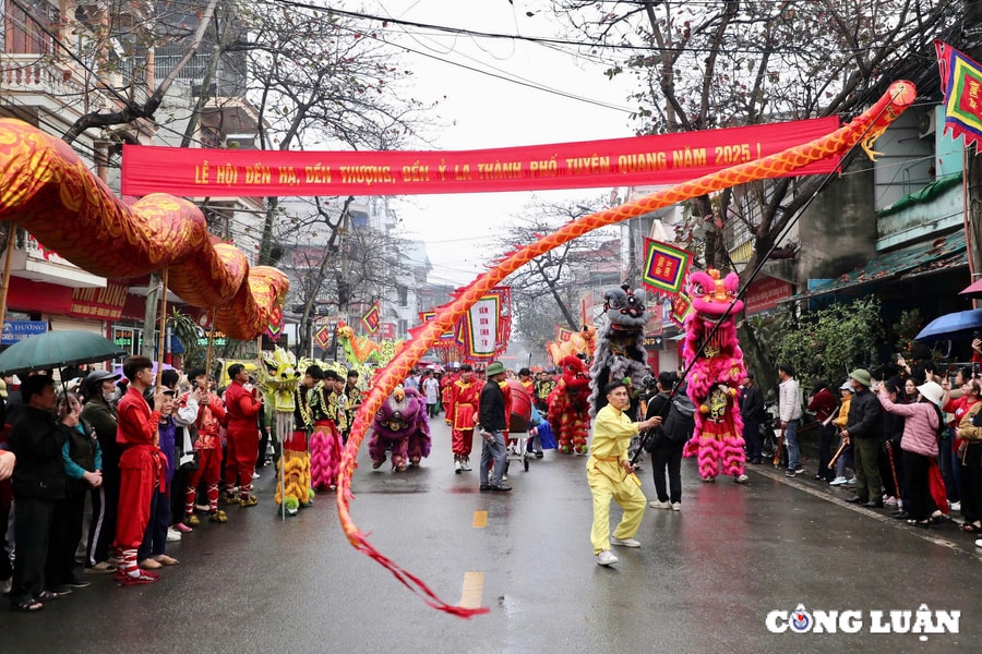 Độc đáo màn rước Mẫu qua 3 ngôi đền linh thiêng ở Tuyên Quang