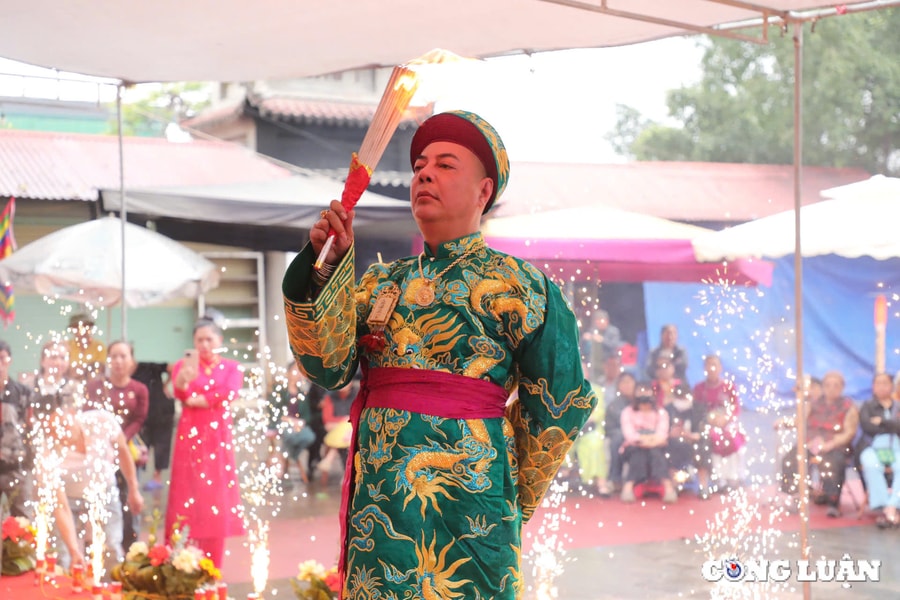 Độc đáo nghi lễ hầu đồng truyền thống tại đền Hạ, tỉnh Tuyên Quang