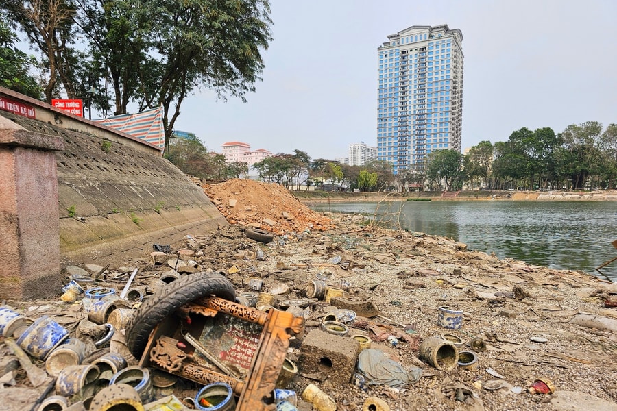 Không gian ngổn ngang của công viên Nghĩa Đô đang được nâng cấp