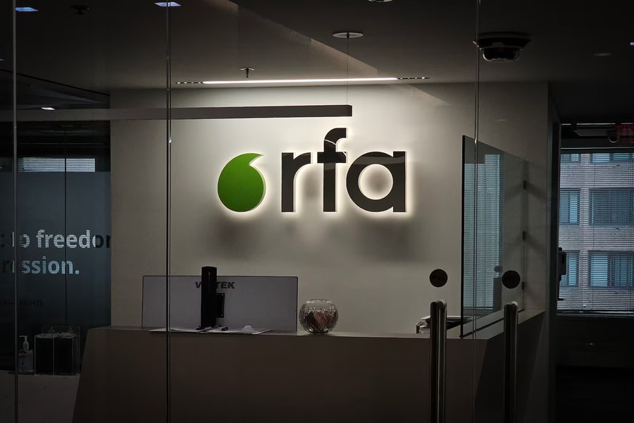 Đài phát thanh RFA cho hầu hết nhân viên nghỉ phép không lương