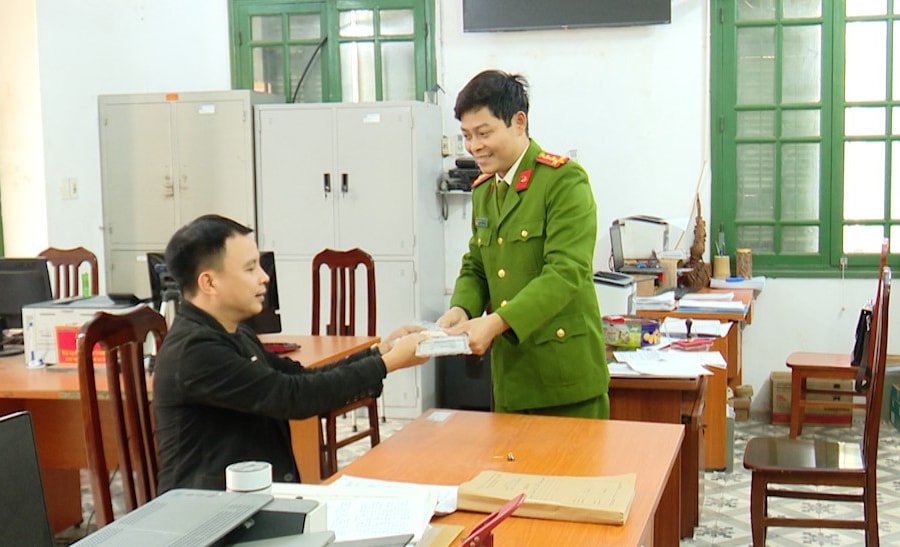 Hà Nội: Cấp biển số xe ô tô tại công an xã diễn ra nhanh chóng, thuận tiện