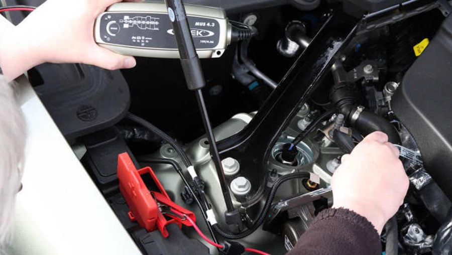 Bộ sạc ắc quy ô tô có thể giúp xe của bạn luôn sẵn sàng hoạt động như thế nào?