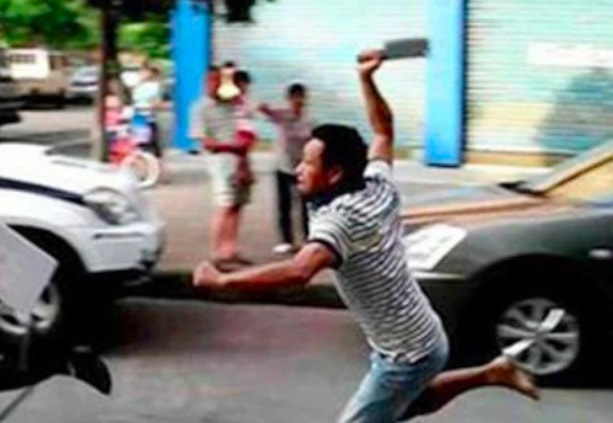 Nam shipper bị chém gục tại chỗ khi giao hàng