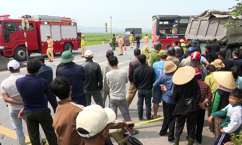 Tai nạn liên hoàn trên Quốc lộ 1 tại Quảng Bình, 8 người bị thương