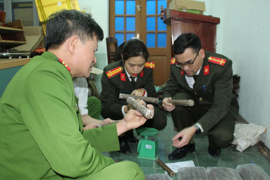 Bắt quả tang các đối tượng mua bán trái phép vật liệu nổ