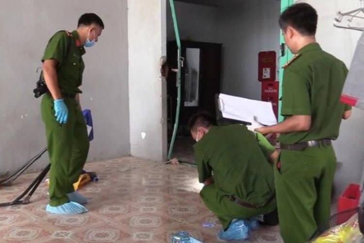 Người đàn ông sát hại người tình rồi về phòng trọ treo cổ tự tử