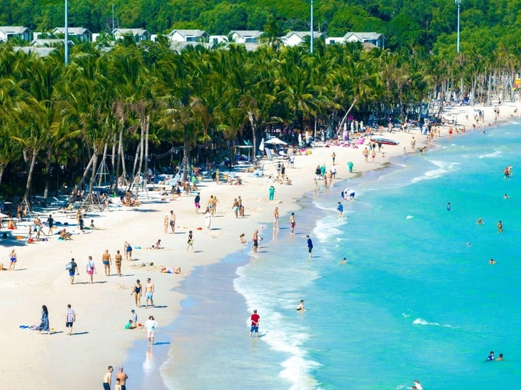 Du lịch biển hút khách dịp nghỉ lễ Giỗ tổ Hùng Vương