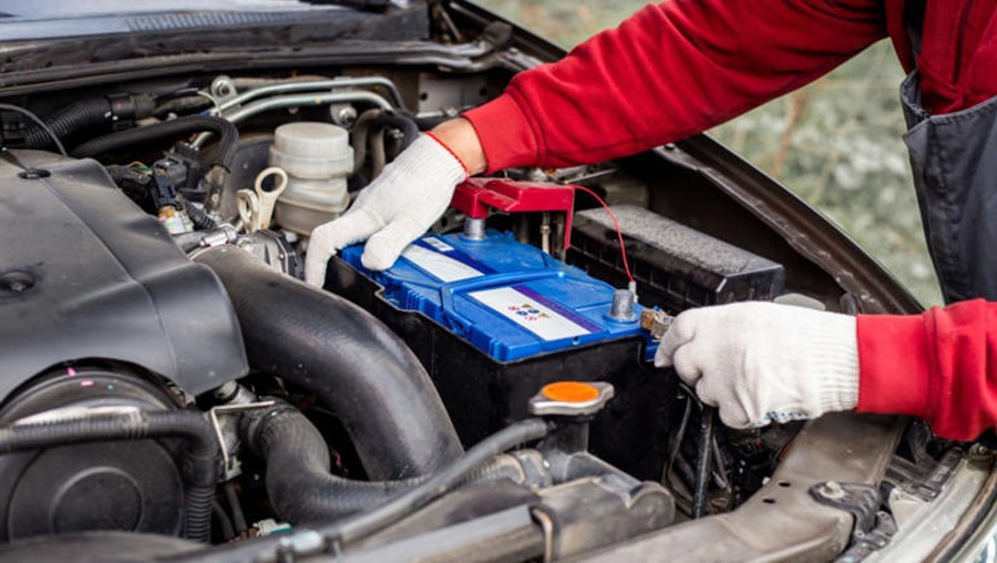 Tránh sai lầm phổ biến với ắc quy xe để xe bạn chạy mượt mà