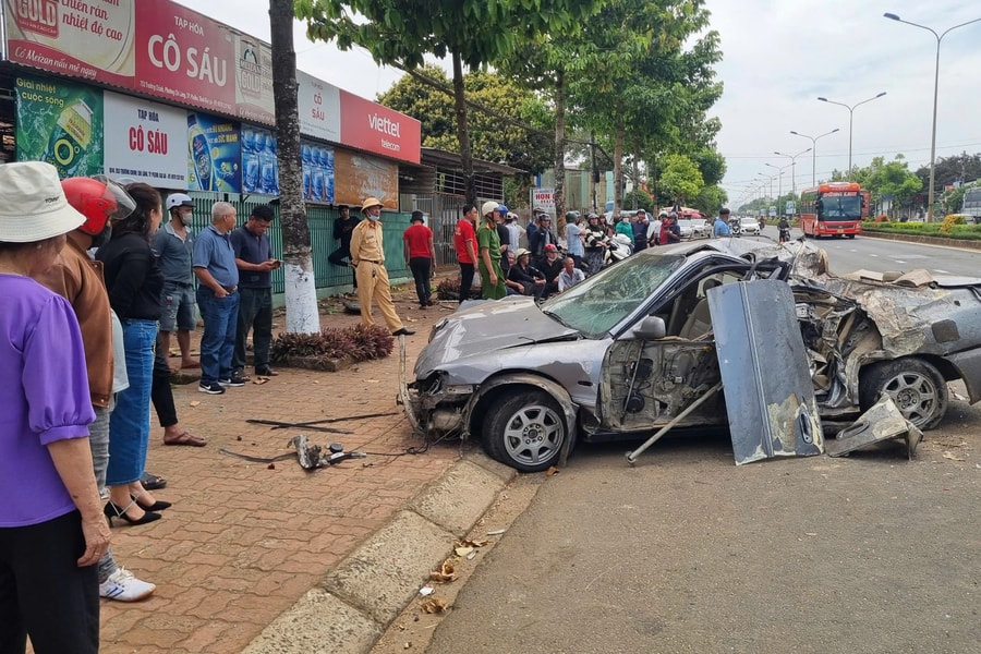 Vụ ô tô bẹp dúm, 2 người văng khỏi xe sau va chạm ở Gia Lai: Tài xế say xỉn, tự gây tai nạn