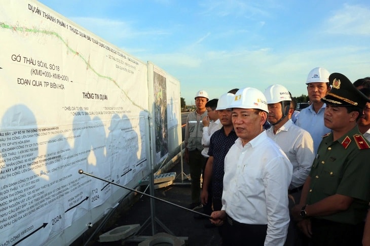 Phó Thủ tướng Hồ Đức Phớc chỉ đạo tháo gỡ khó khăn 2 dự án cao tốc phía Nam