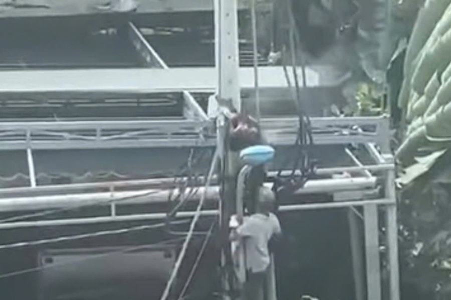 Cột điện phát nổ, người đàn ông bị bỏng nặng toàn thân phải nhập viện