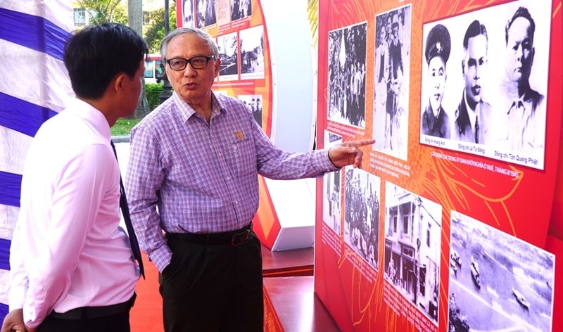 Trưng bày về những cột mốc quan trọng của thành phố Huế