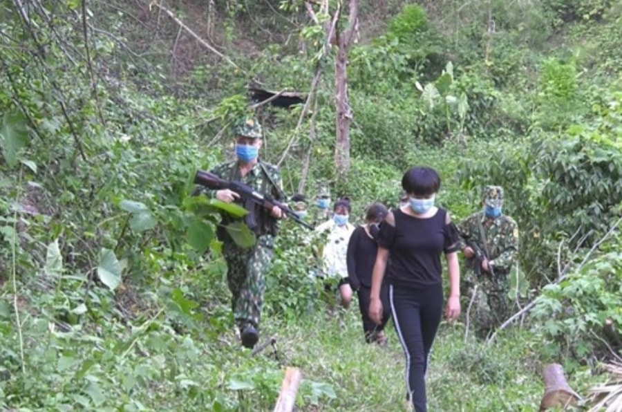 Bắt 2 đối tượng có hành vi tổ chức đưa người xuất cảnh trái phép