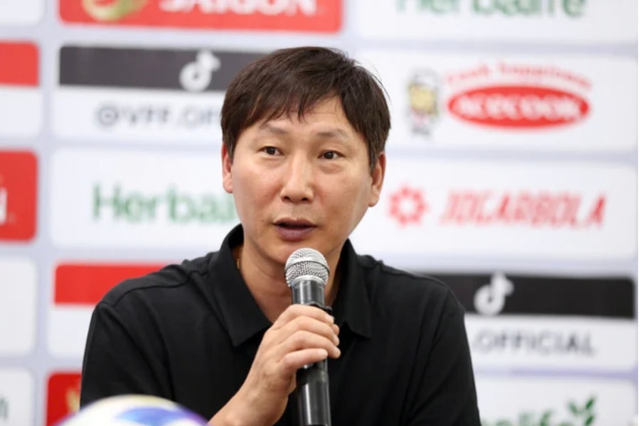 HLV Kim Sang-sik vẫn tiếc nuối một điều dù đội tuyển Việt Nam thắng đậm Lào