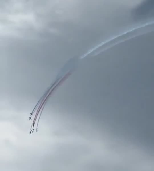 Video phi công nhảy thoát khỏi vụ chạm máy bay ở Pháp