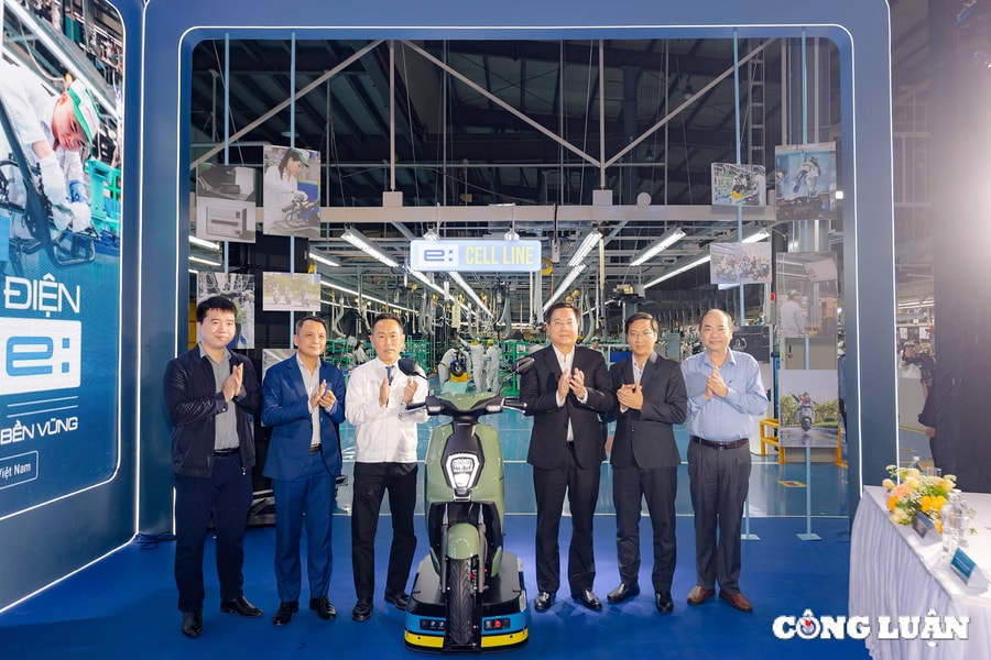 Honda xuất xưởng xe máy điện đầu tiên tại Việt Nam, tăng tốc vào kỷ nguyên điện hóa