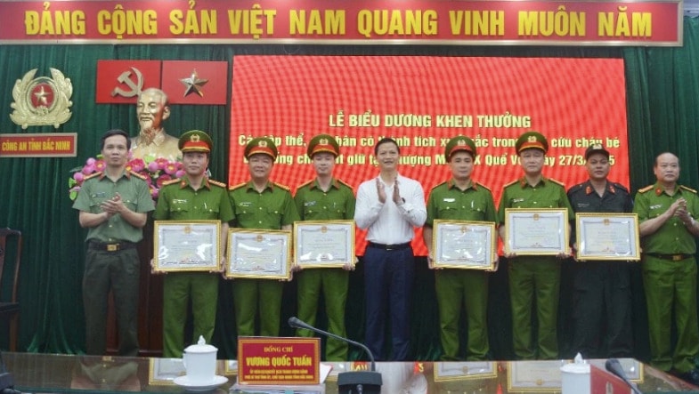 Bắc Ninh khen thưởng các tập thể, cá nhân trong vụ giải cứu cháu bé 9 tuổi bị bắt làm con tin