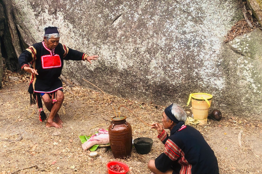 Gia Lai: Độc đáo lễ cúng cầu mưa trên đỉnh núi thần Chư Tao Yang