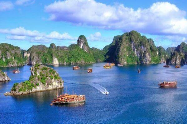 Quảng Ninh đưa tour tham quan Vịnh Bái Tử Long vào hoạt động