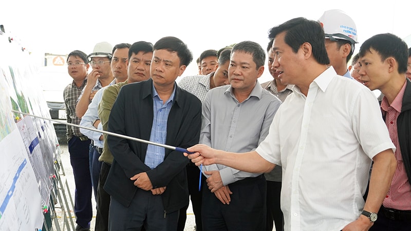 Quyết tâm về đích đúng hạn: Dự án cao tốc Vũng Áng - Bùng tăng tốc thi công