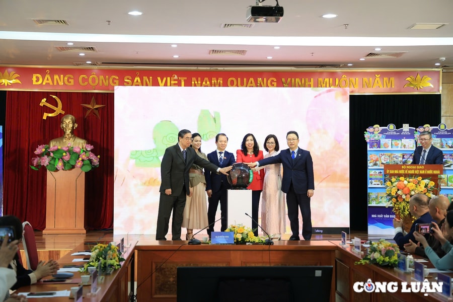 Phát động Ngày Tôn vinh tiếng Việt và Cuộc thi Tìm kiếm Sứ giả tiếng Việt ở nước ngoài