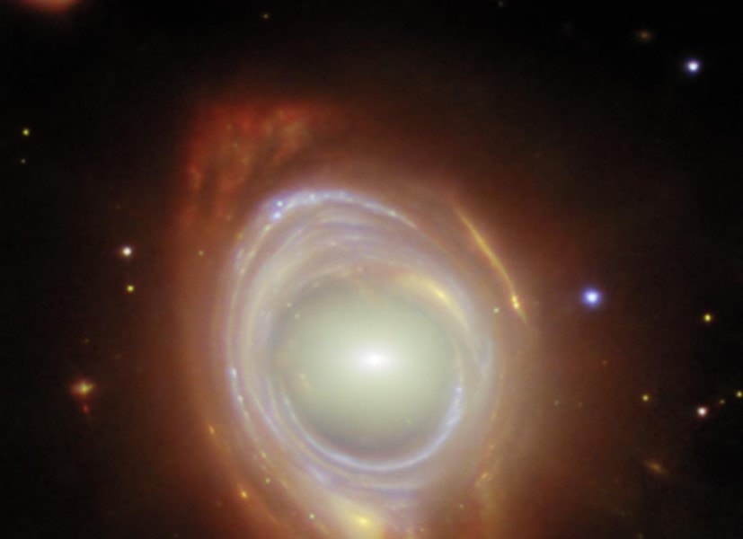 Kính viễn vọng James Webb chụp được cảnh hai thiên hà tạo ra 'vòng Einstein' tuyệt đẹp