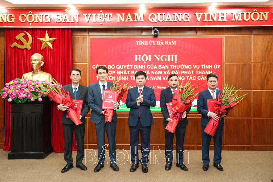 Công bố quyết định hợp nhất Báo Hà Nam và Đài Phát thanh và Truyền hình tỉnh