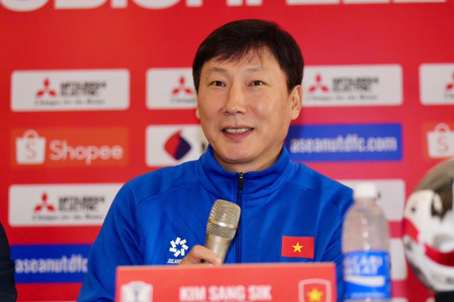 HLV Kim Sang-sik: Tăng cường cầu thủ nhập tịch để nâng tầm ĐT Việt Nam