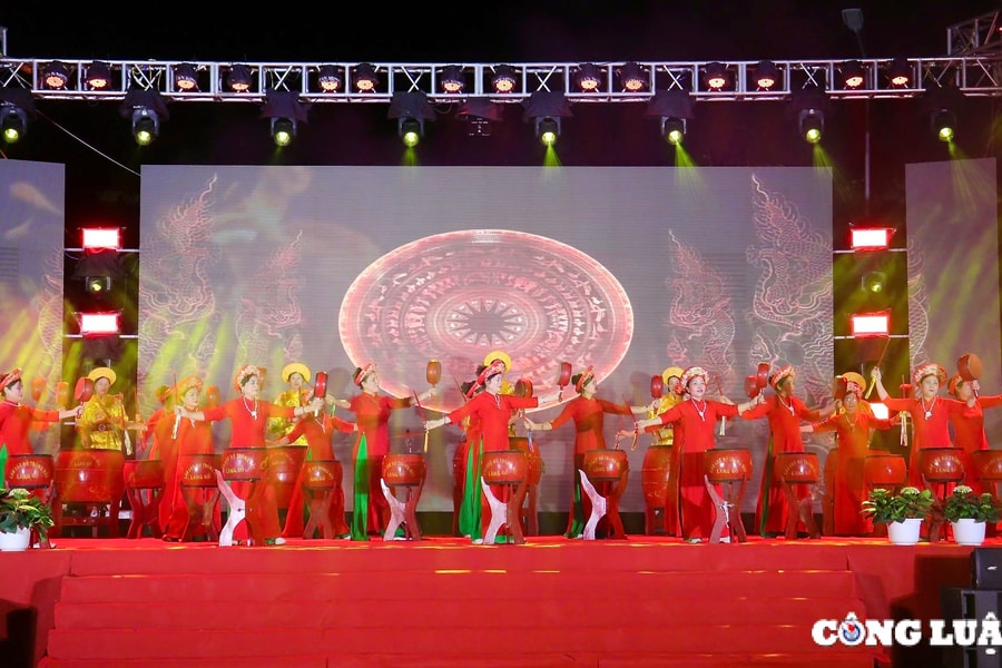 Đặc sắc đêm khai hội chùa Thầy năm 2025