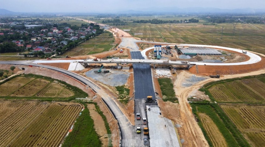 Cao tốc Bắc - Nam: Bốn dự án thành phần sẽ thông xe đúng dịp 30/4/2025