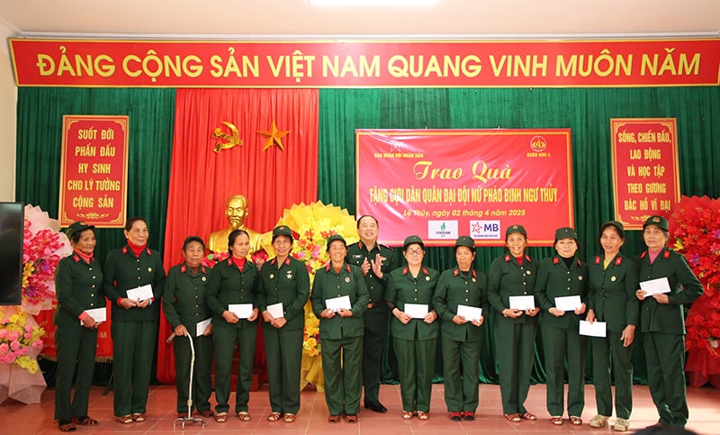 Tri ân các cựu dân quân Đại đội nữ pháo binh Ngư Thủy