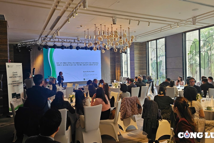 Đa số doanh nghiệp niêm yết trên sàn HoSE đã công bố thông tin đầy đủ và đúng hạn