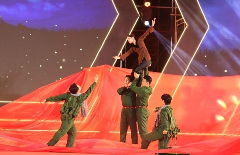 Ấn tượng chương trình nghệ thuật '60 năm bản hùng ca Hàm Rồng'