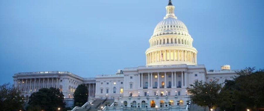 Các Thượng nghị sĩ Hoa Kỳ lên kế hoạch đánh thuế 500% đối với người mua năng lượng của Nga nếu đàm phán hòa bình bị đình trệ