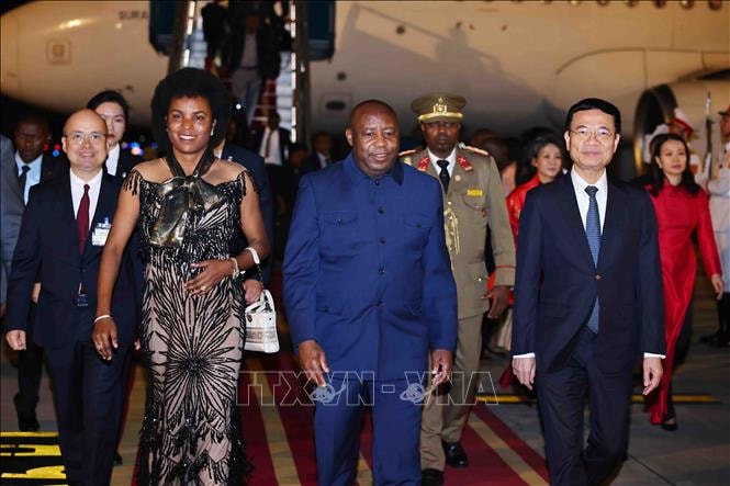 Tổng thống Cộng hòa Burundi đến Hà Nội, bắt đầu thăm cấp Nhà nước tới Việt Nam