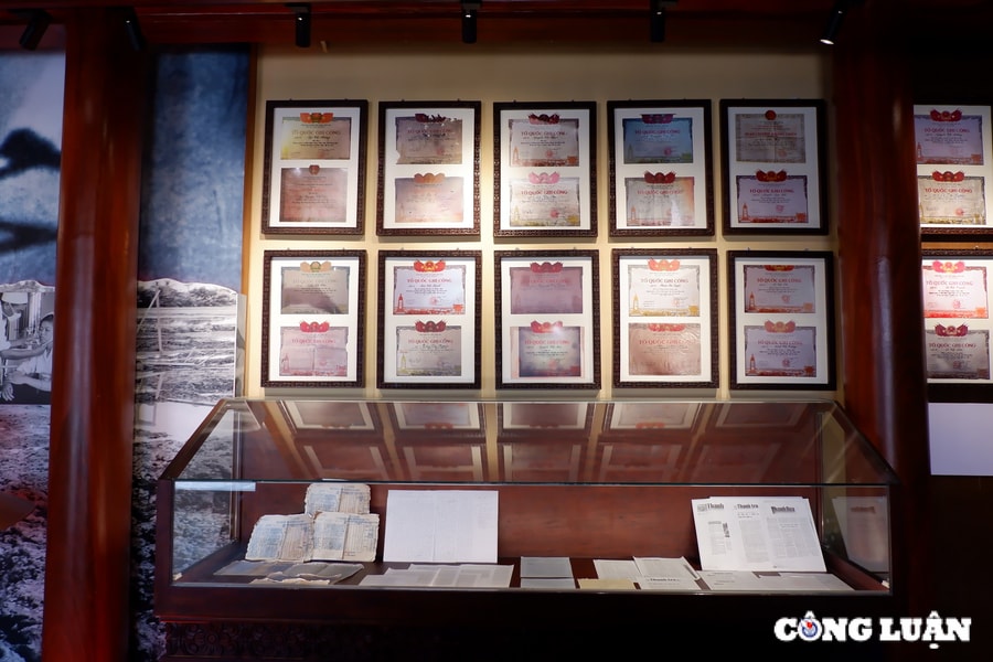 Trưng bày hàng trăm tư liệu, hiện vật quý về các giáo viên và học sinh hy sinh tại công trường đắp đê sông Mã