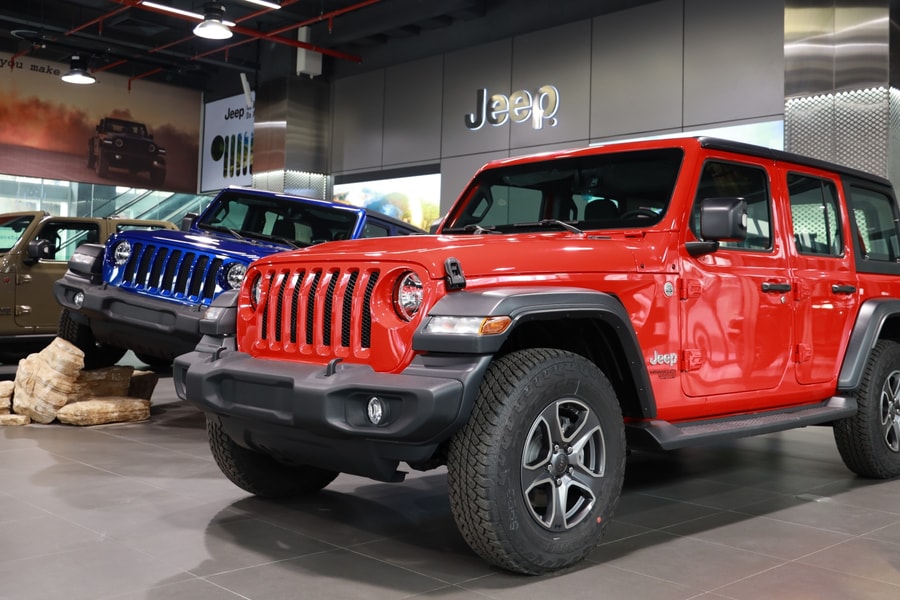 Giá ô tô nhập khẩu khó giảm dù thuế giảm