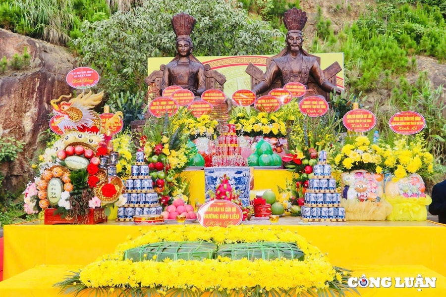 Thành kính dâng lễ vật tri ân Quốc Tổ Hùng Vương tại Hà Tĩnh