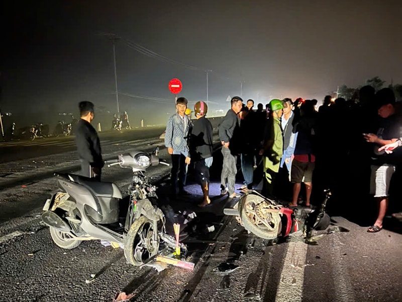 Hai xe máy va chạm trên Quốc lộ, 3 người thương vong ở Quảng Bình