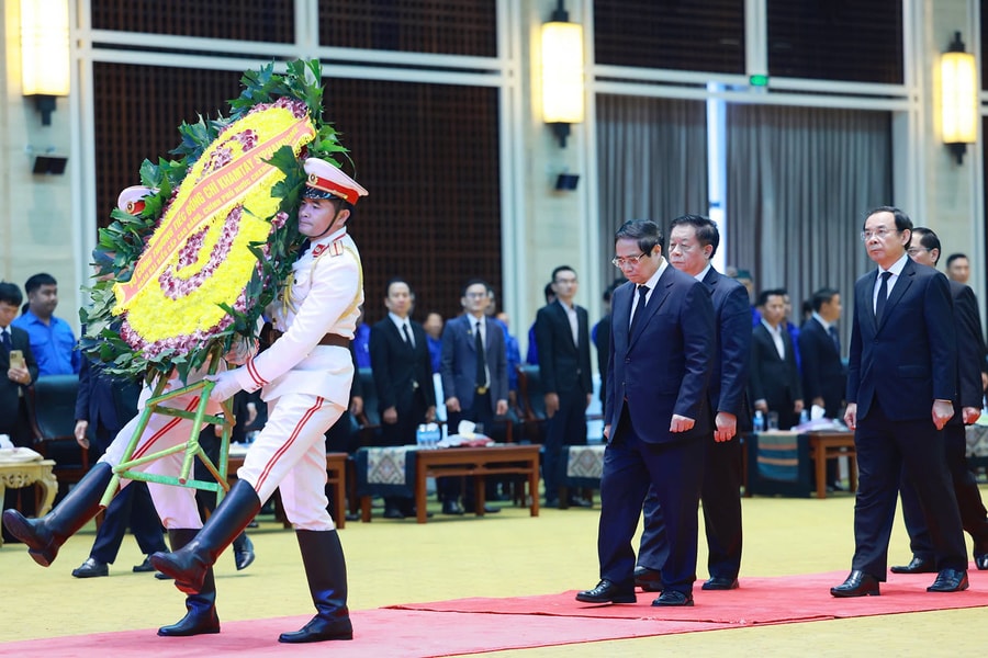 Thủ tướng Chính phủ Phạm Minh Chính viếng và dự Lễ truy điệu đồng chí Khamtay Siphandone