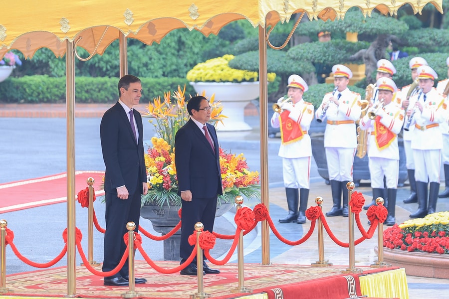 Thủ tướng Chính phủ Phạm Minh Chính chủ trì lễ đón Thủ tướng Tây Ban Nha