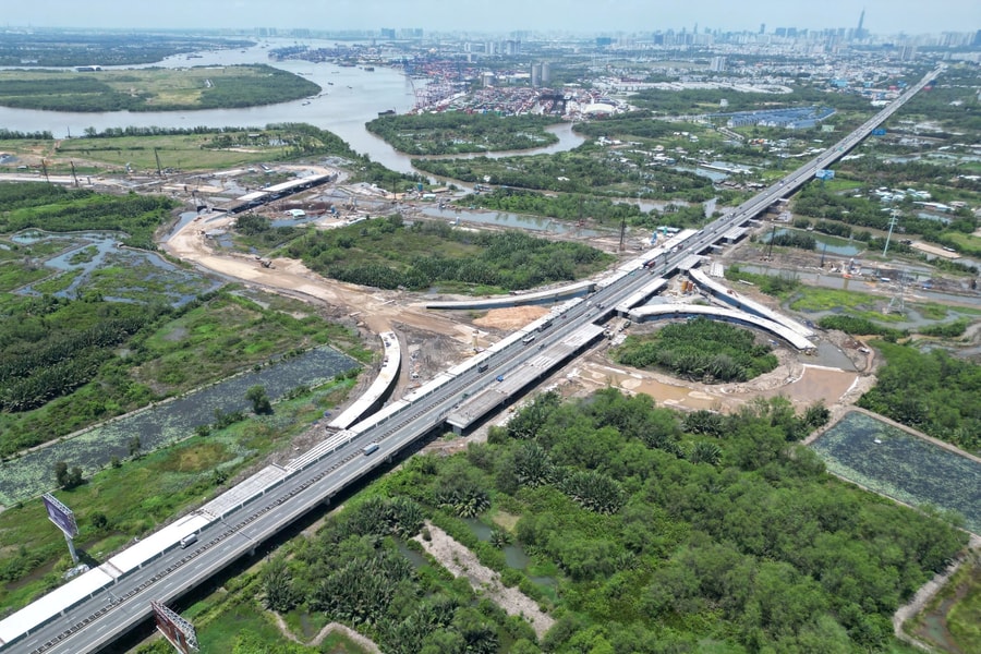 Nút giao Vành đai 3 với cao tốc TP HCM - Long Thành - Dầu Giây tăng tốc về đích dịp 30/4