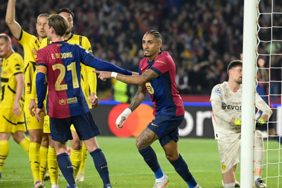 Barca đặt một chân vào bán kết Champions League
