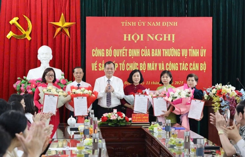 Công bố Quyết định về sáp nhập Đài Phát thanh và Truyền hình Nam Định vào Báo Nam Định