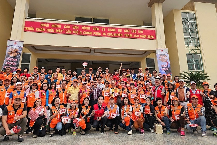 100 nhà báo chinh phục Tà Xùa, lan tỏa vẻ đẹp Trạm Tấu