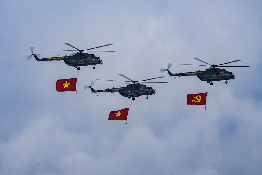 Hợp luyện chuẩn bị cho Lễ kỷ niệm 50 năm Ngày Thống nhất đất nước