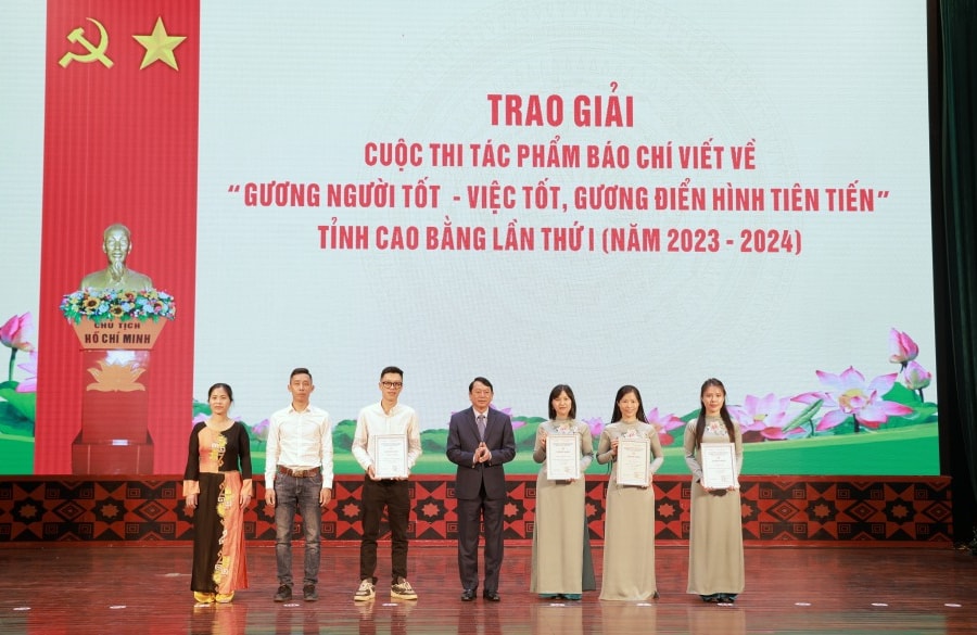 Vinh danh báo chí viết về điển hình tiên tiến ở Cao Bằng