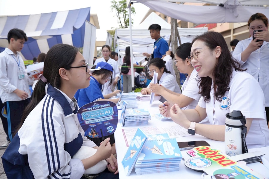 Đối thoại, tư vấn, hướng nghiệp 2025 do Báo Tuổi trẻ Thủ đô tổ chức: Hành trang vào đời cho học sinh Hà thành