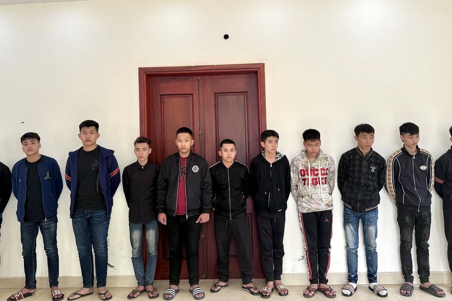11 thanh thiếu niên bị bắt vì tụ tập mang hung khí 'giải quyết mâu thuẫn' ở Nghệ An