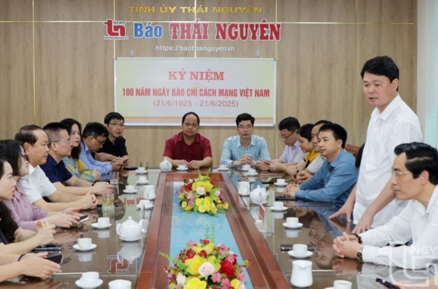Báo Thái Nguyên và Báo Bắc Kạn trao đổi về tổ chức bộ máy và thống nhất triển khai một số hoạt động